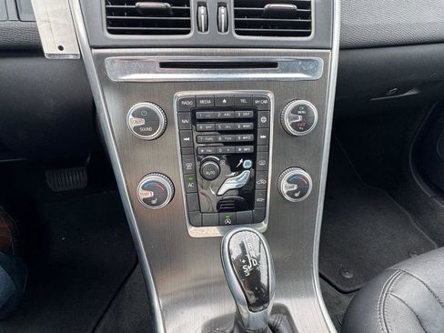 Used 2015 Volvo XC60 T5 Premier image 13