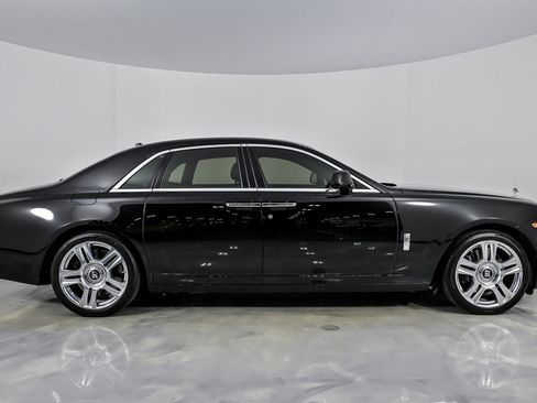 Used 2017 Rolls-Royce Ghost image 14