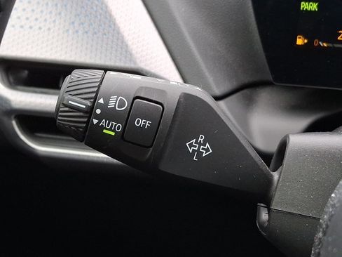 Used 2025 BMW 228i xDrive w/ Technology Package image 18