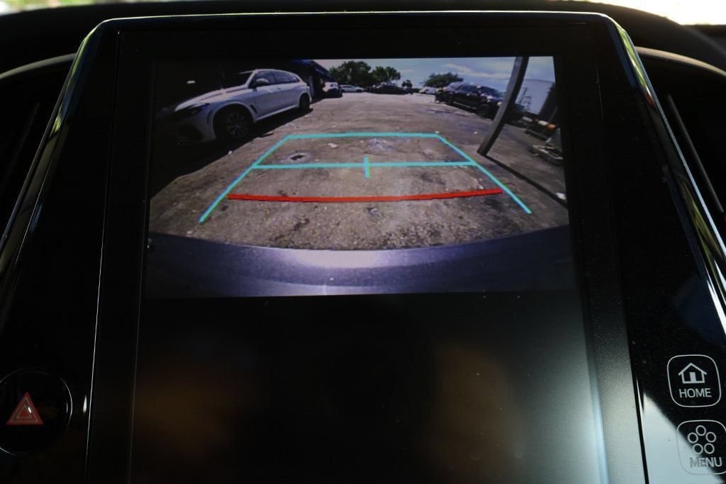 Used 2020 Toyota Prius Prime XLE FWD image 4