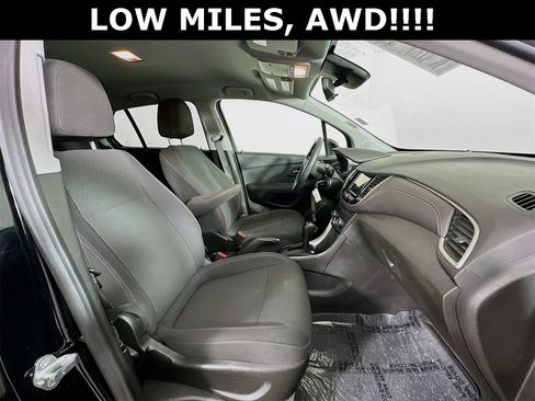 Used 2019 Chevrolet Trax LS w/ Tint and Cruise Package image 27