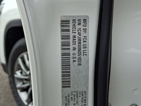 Used 2022 Jeep Cherokee Latitude Lux w/ Sun & Sound Group AWD/4WD image 27