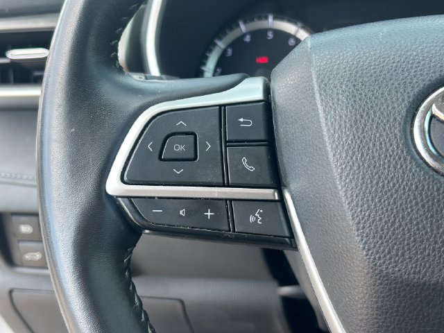 Used 2024 Toyota Highlander XLE FWD image 21