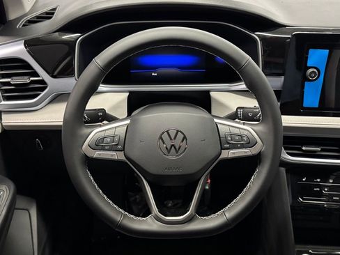 New 2025 Volkswagen Taos SE image 9