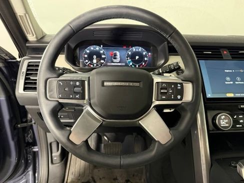 Used 2025 Land Rover Discovery S AWD/4WD image 17