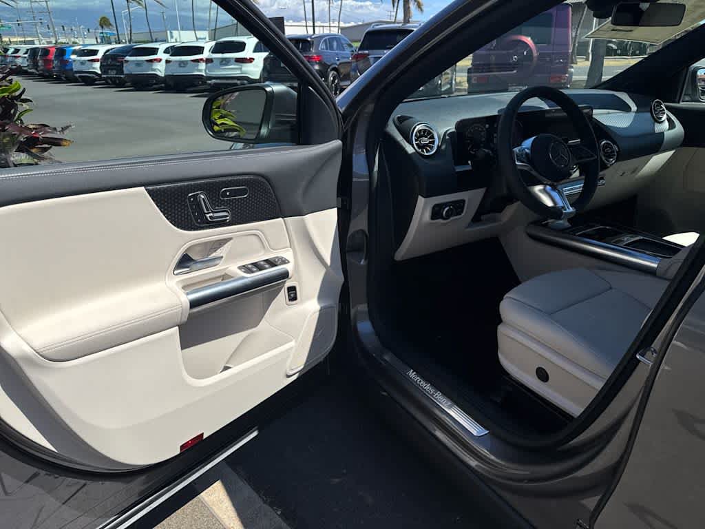 Used 2025 Mercedes-Benz GLA 250 4MATIC image 9