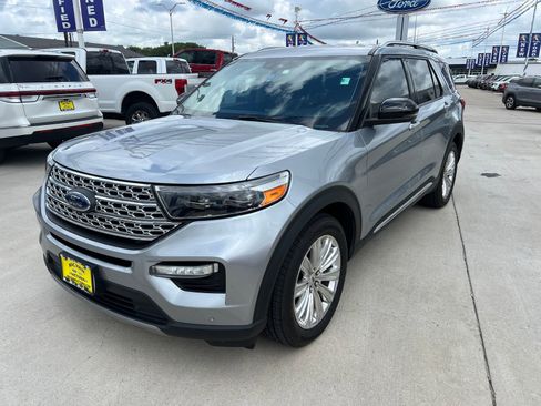 Used 2022 Ford Explorer Limited w/ Equipment Group 301A RWD image 7