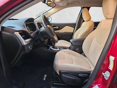 Used 2015 Jeep Cherokee Sport image 14