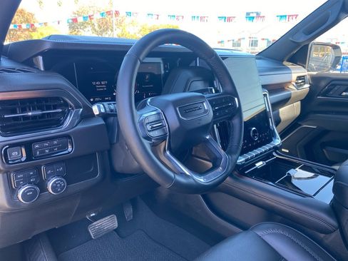 Used 2025 GMC Yukon XL Denali image 29