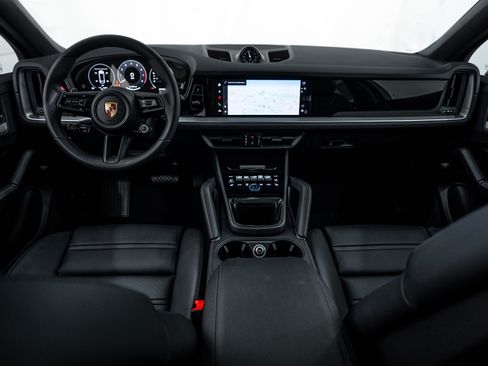 Certified 2025 Porsche Cayenne image 13