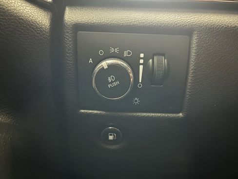 Used 2021 Jeep Grand Cherokee Limited w/ Trailer Tow Group IV image 3