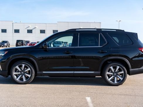 New 2025 Honda Pilot Touring image 4