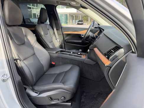 Used 2024 Volvo XC90 B5 Plus w/ Protection Package image 31