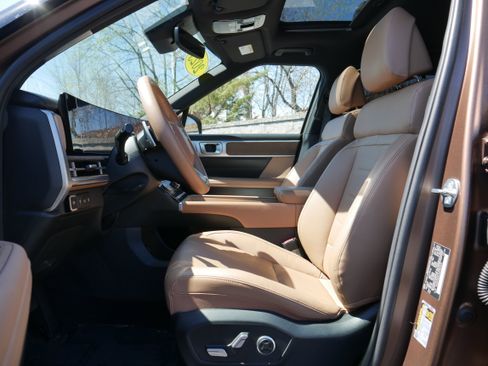 Used 2025 Hyundai Santa Fe Limited AWD/4WD image 14
