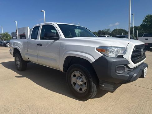 Used 2017 Toyota Tacoma SR RWD image 14