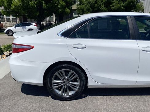 Used 2015 Toyota Camry SE FWD image 6