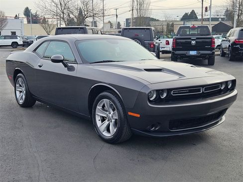 Used 2022 Dodge Challenger SXT image 8