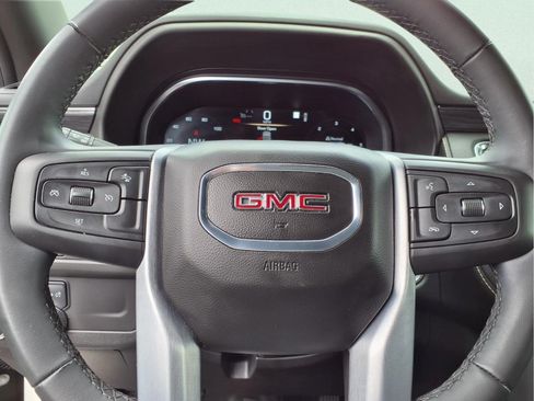 Used 2023 GMC Yukon SLT AWD/4WD image 14