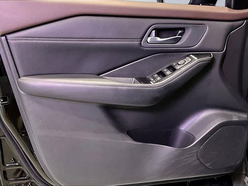 Used 2023 Nissan Rogue SV w/ SV Premium Package image 20