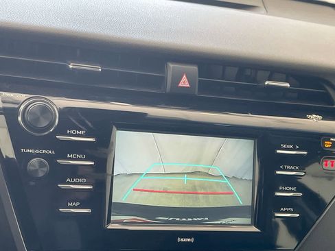 Used 2020 Toyota Camry SE FWD image 17