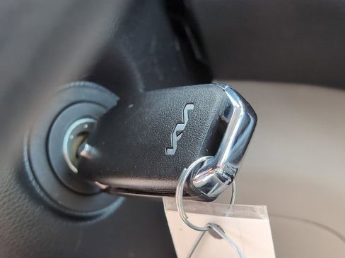 Used 2025 Kia Soul LX w/ LX Technology Package FWD image 23