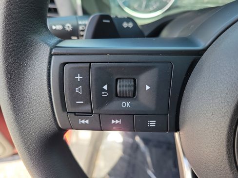 Certified 2024 Nissan Rogue SV FWD image 18