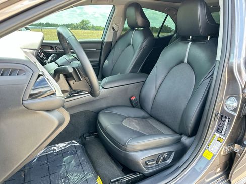 Used 2023 Toyota Camry XSE image 11