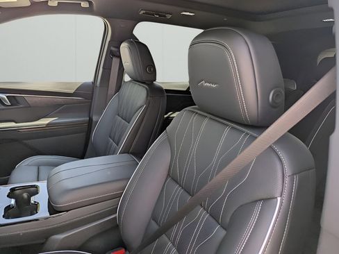 New 2026 Buick Enclave Avenir w/ Super Cruise Package image 8