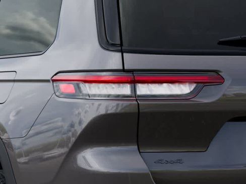 New 2025 Jeep Grand Cherokee L Altitude image 9