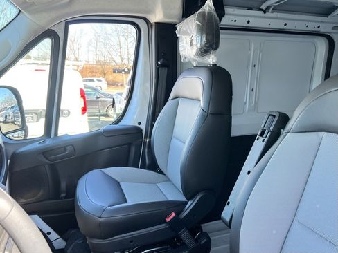 Used 2023 RAM ProMaster 2500 image 24