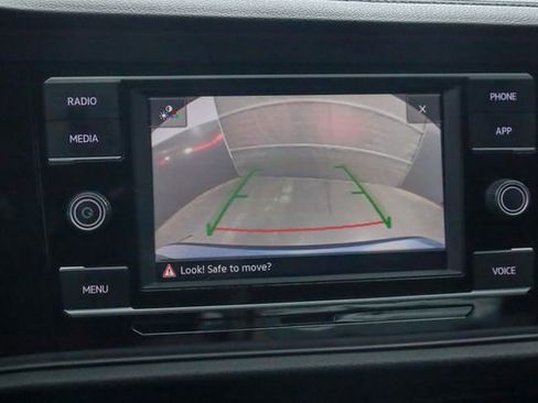 Used 2021 Volkswagen Jetta SE w/ SE Cold Weather Package image 17