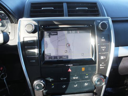 Used 2017 Toyota Camry SE w/ Moonroof Package image 32