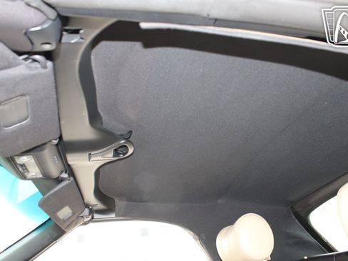 Used 2004 Ford Thunderbird RWD image 15