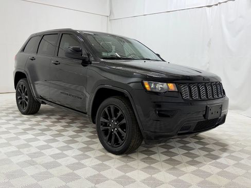 Used 2018 Jeep Grand Cherokee Altitude image 3