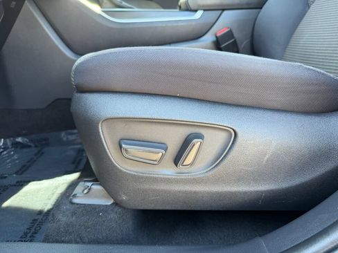 Used 2023 Toyota Highlander LE AWD/4WD image 10