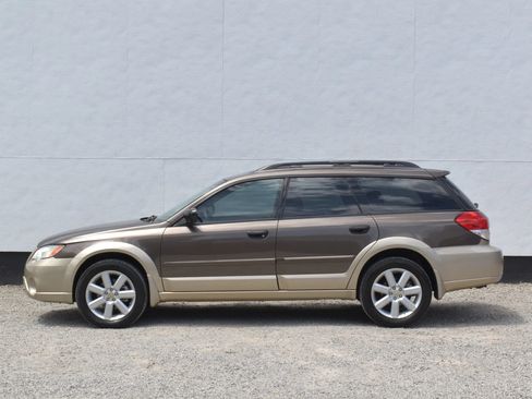 Used 2008 Subaru Outback 2.5i L.L. Bean AWD/4WD image 32