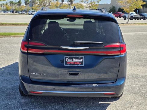 Used 2021 Chrysler Pacifica Touring image 4