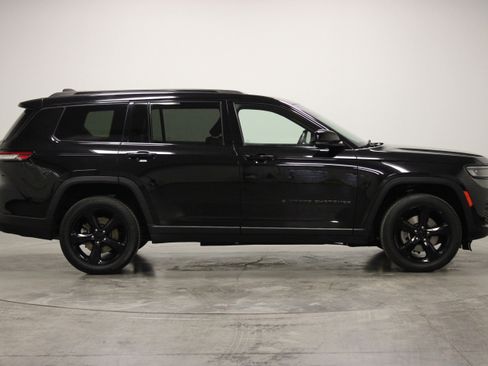 Used 2023 Jeep Grand Cherokee L Laredo RWD image 9