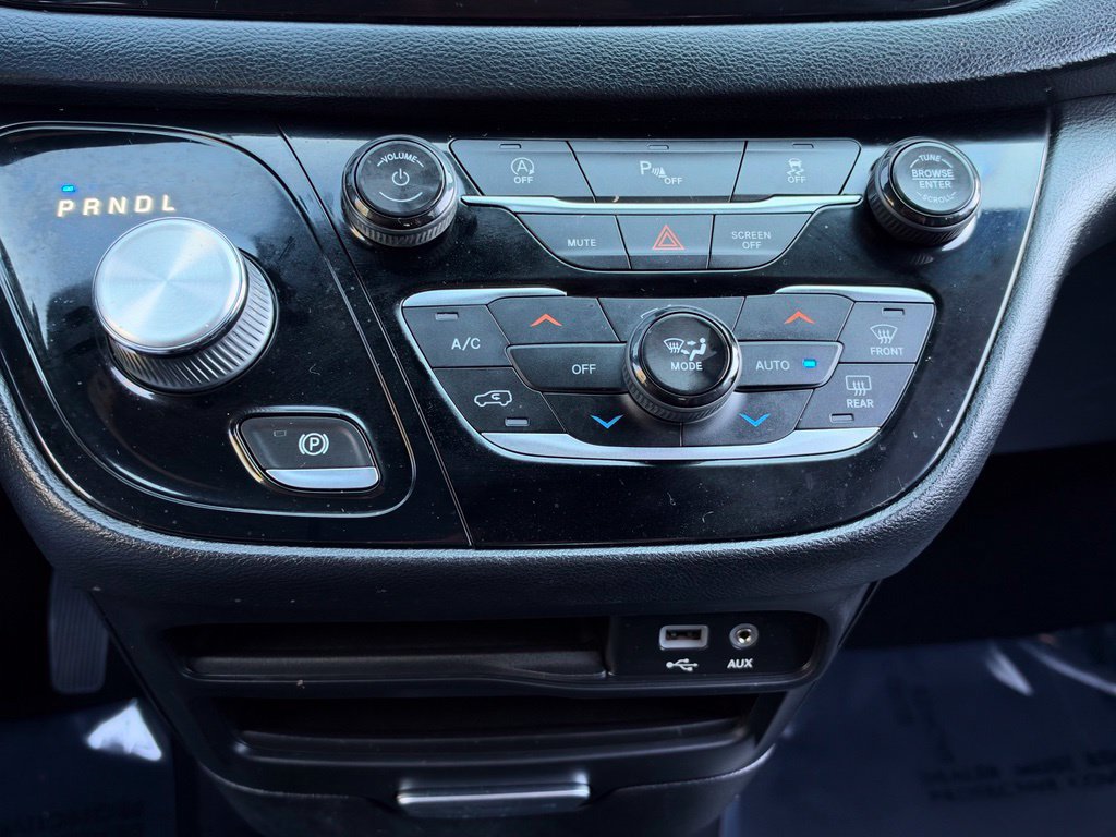 Used 2019 Chrysler Pacifica Touring-L w/ S Appearance Package FWD image 29