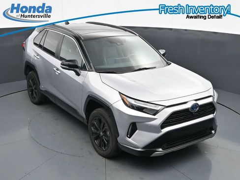 Used 2022 Toyota RAV4 XSE AWD/4WD image 16