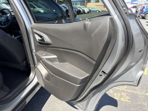 Used 2024 Chevrolet Trax LT FWD image 13