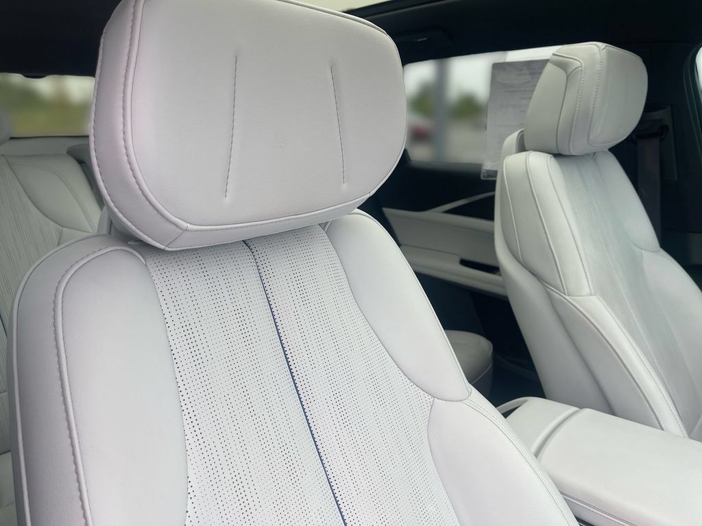 Certified 2024 Cadillac Lyriq Luxury AWD/4WD image 41
