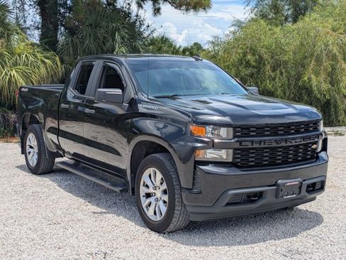 Used 2019 Chevrolet Silverado 1500 Custom w/ Custom Value Package AWD/4WD image 3