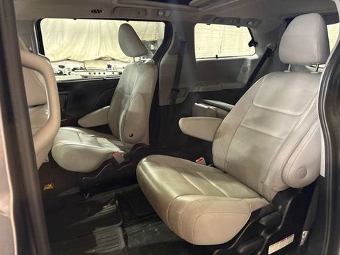 Used 2017 Toyota Sienna Limited AWD/4WD image 20