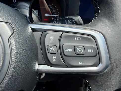 Used 2025 Jeep Wrangler Unlimited Sahara w/ Safety Group AWD/4WD image 15