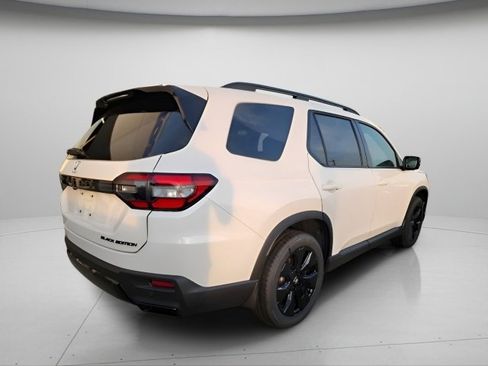 New 2026 Honda Pilot Black Edition image 4