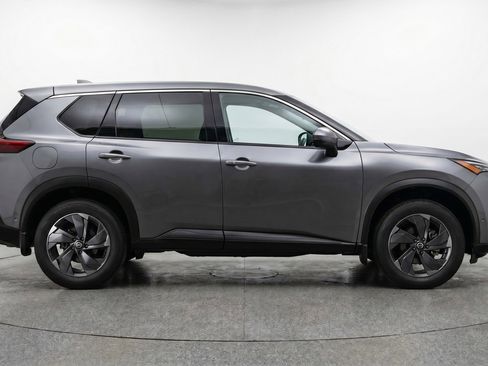 Used 2025 Nissan Rogue SV AWD/4WD image 11