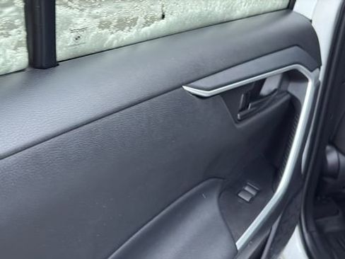 Used 2022 Toyota RAV4 LE image 22