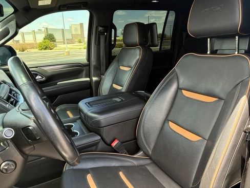 Used 2021 GMC Yukon XL AT4 w/ AT4 Premium Package AWD/4WD image 12