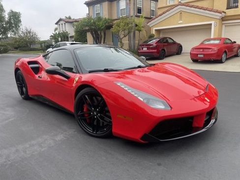Used 2018 Ferrari 488 GTB RWD image 1